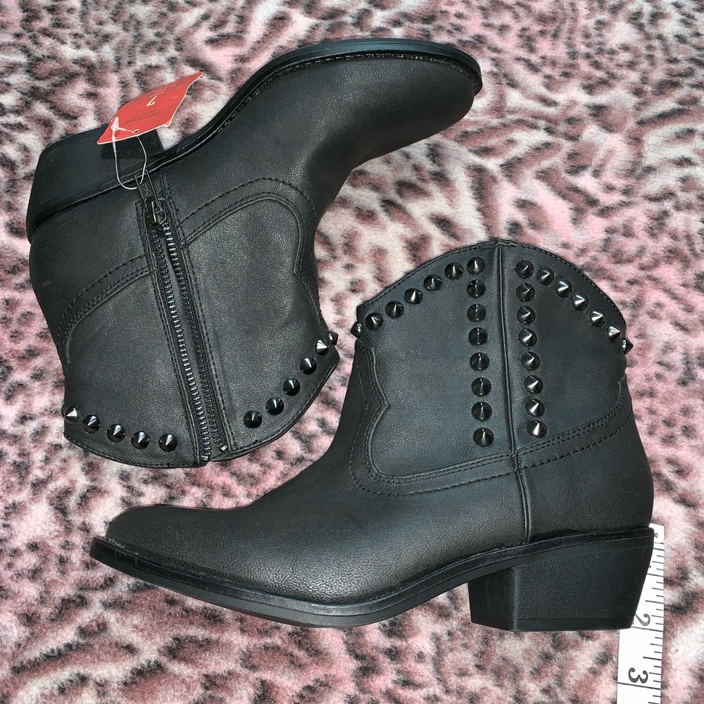 Black studded ankle Cowboy 🤠 Boots